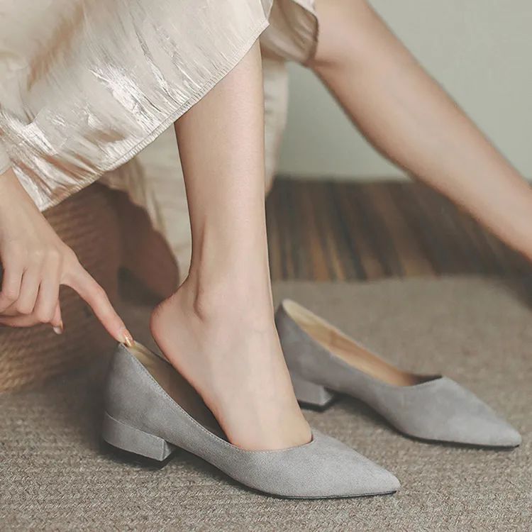 澎湃好物 | 今春这双单鞋,小尖头 ,显脚瘦,穿上气质好迷人!