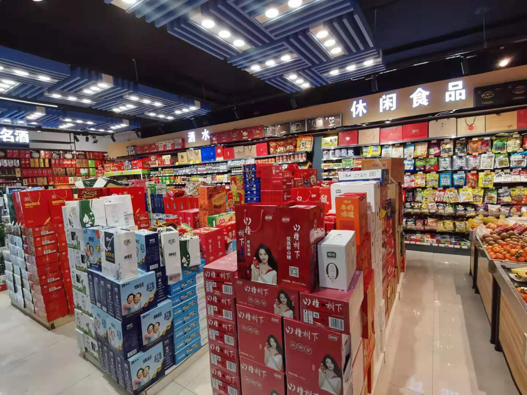 3.经营场所干净整洁,货物摆放有序.