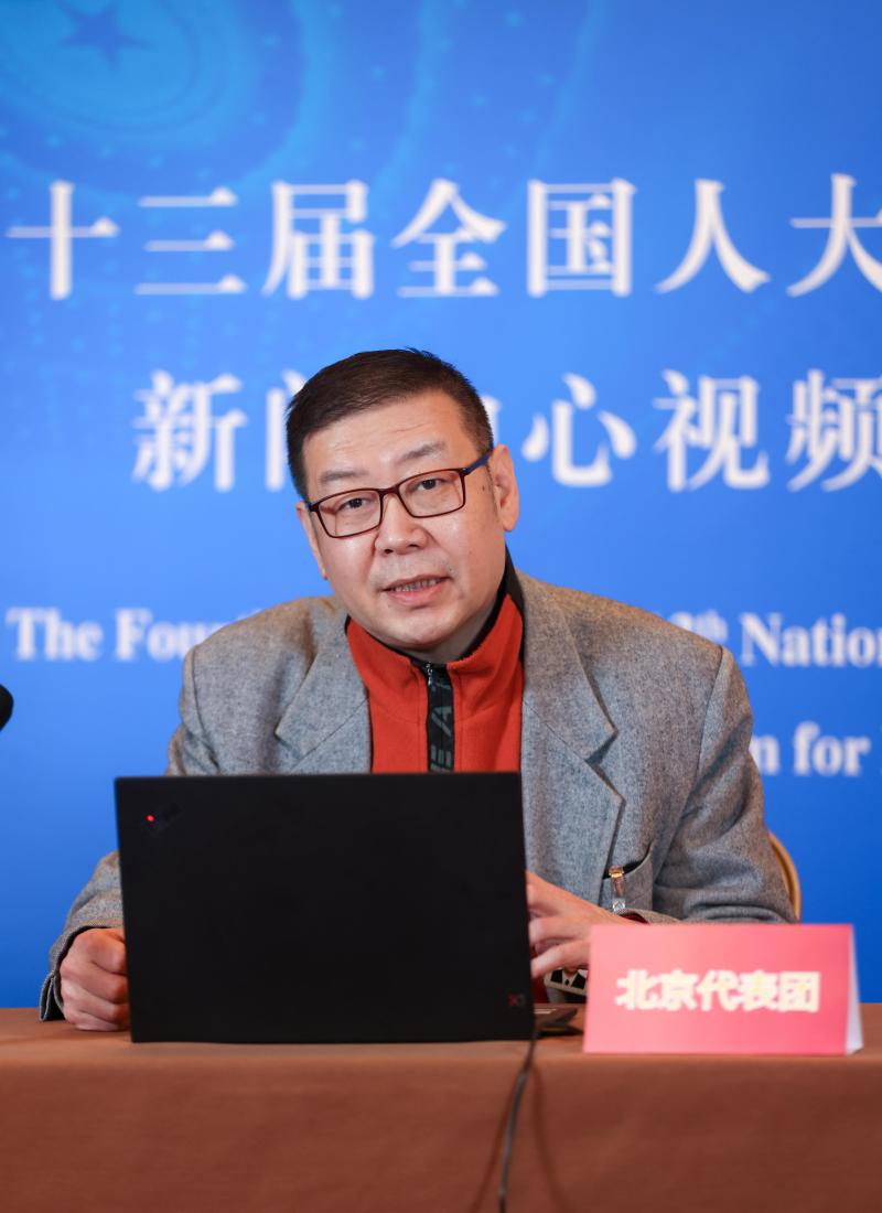 任鸣介绍,人艺一直在开展主题艺术创作,去年是抗疫题材,今年是建党