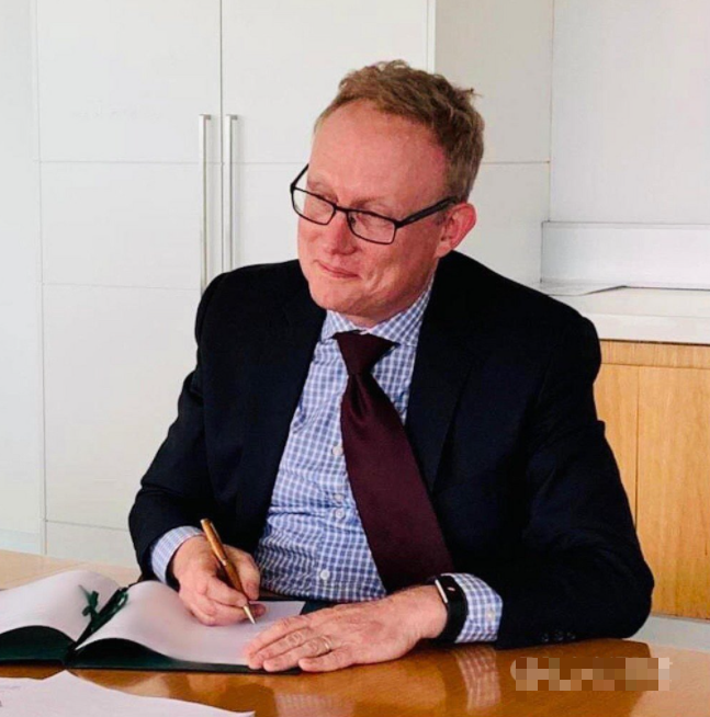 澳农业、水利及环境部副部长大卫·哈兹勒赫斯特签署“台澳农业合作执行条款” 图自台媒