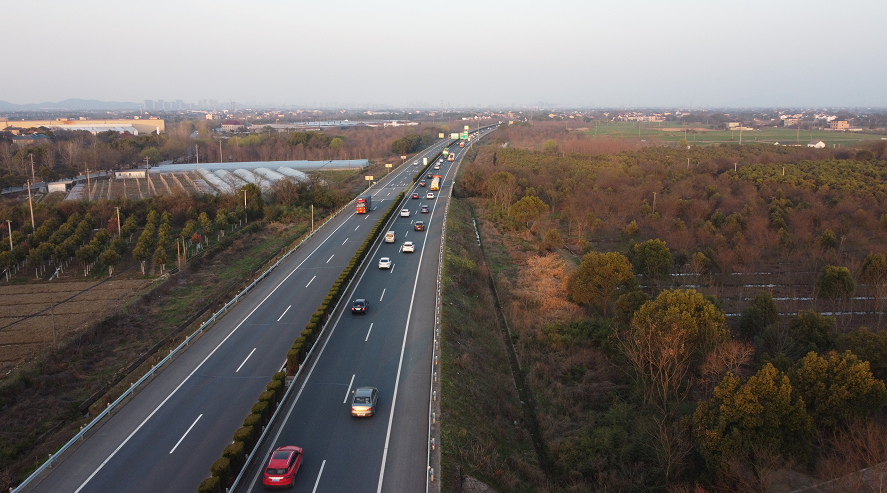 今年春运进入尾声湖州境内高速迎来最后一波返程客流高峰