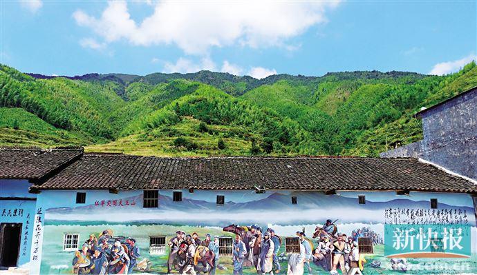 韶关乐昌市五山镇小山村的红军长征主题墙绘.