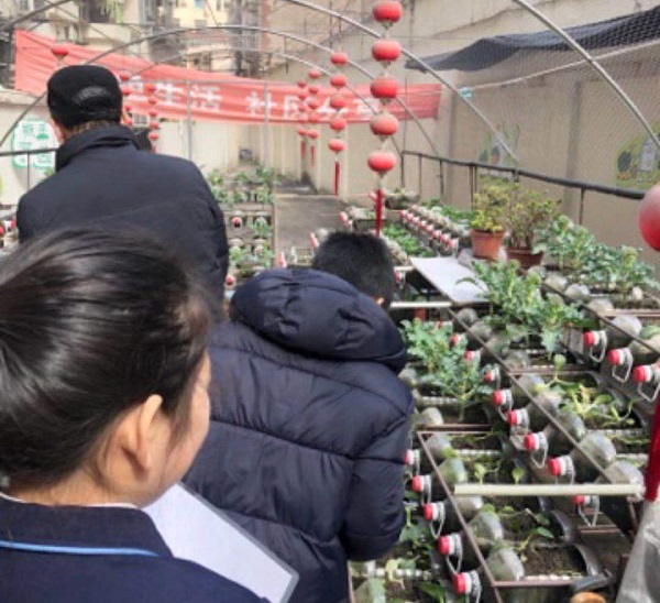 “你们年纪大了，换我们来看望！”这所小学和全国劳模的约定已坚持17年休闲区蓝鸢梦想 - Www.slyday.coM