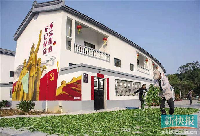 正文         饶平县浮滨镇黄正村第一书记,驻村工作队队长蔡旭