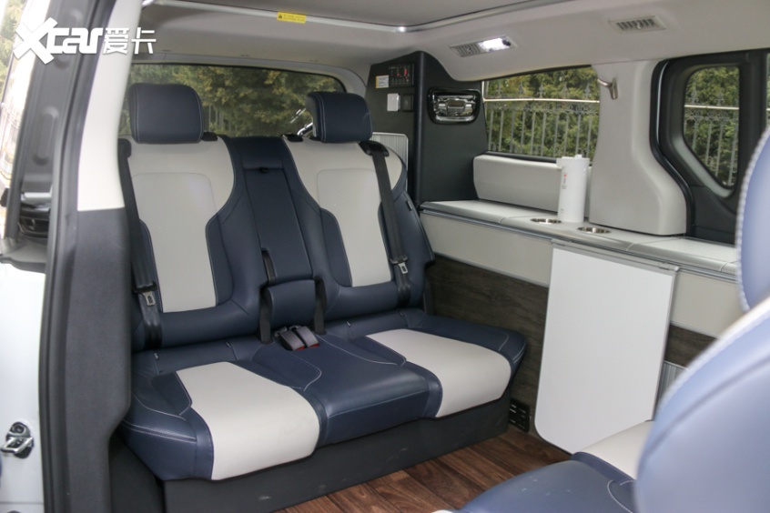 上汽大通rg20升顶式露营车空间魔术师