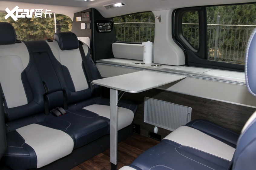 上汽大通rg20升顶式露营车空间魔术师