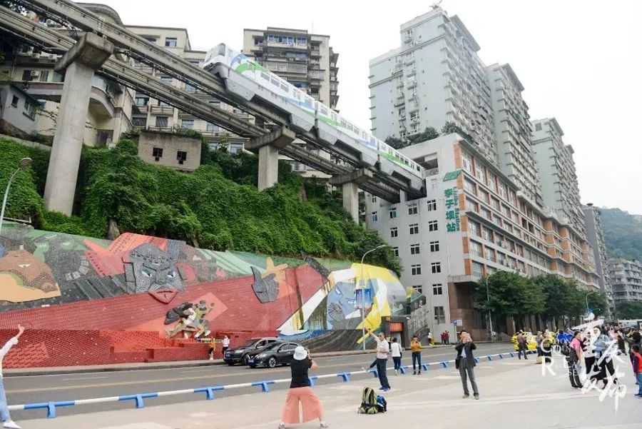 授信超百亿金融助力重庆打造更多开往春天的列车