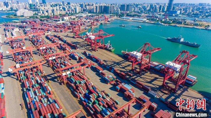 资料图:航拍海口秀英港集装箱码头。 中新社记者 骆云飞 摄