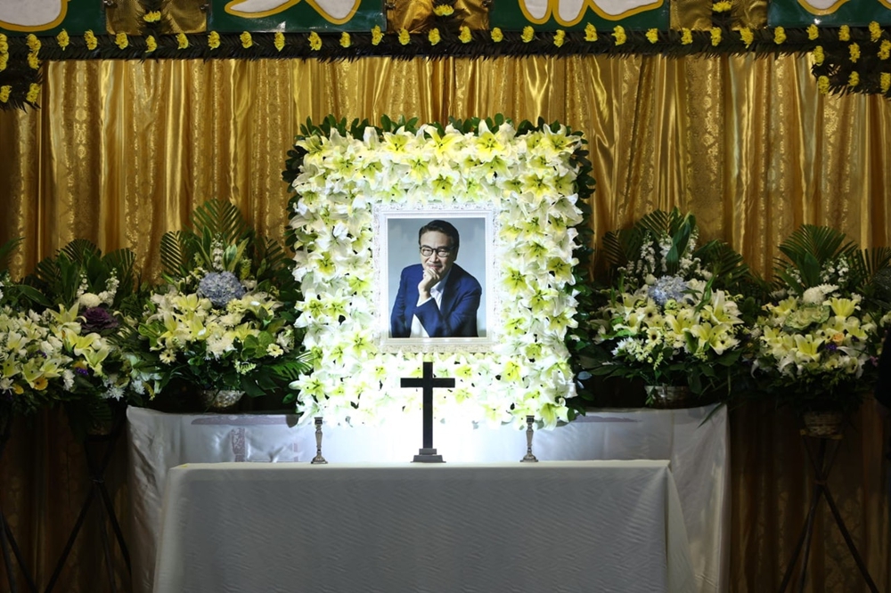 吴孟达丧礼今日举行,周星驰到场悼念