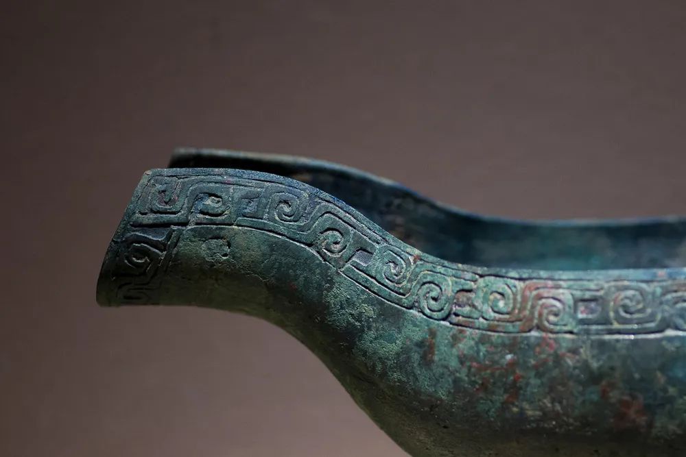 窃曲纹匜(局部)