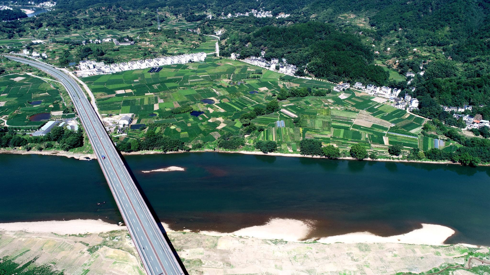 3月10日起,杭徽高速公路因路面施工需要,可能会视情关闭一些收费站