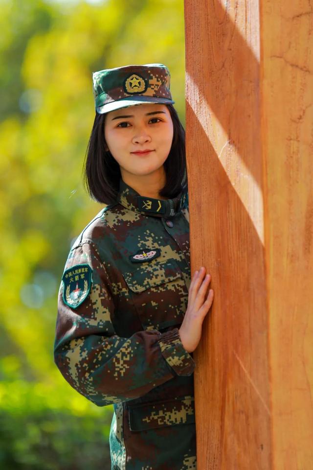 这就是导弹女兵!