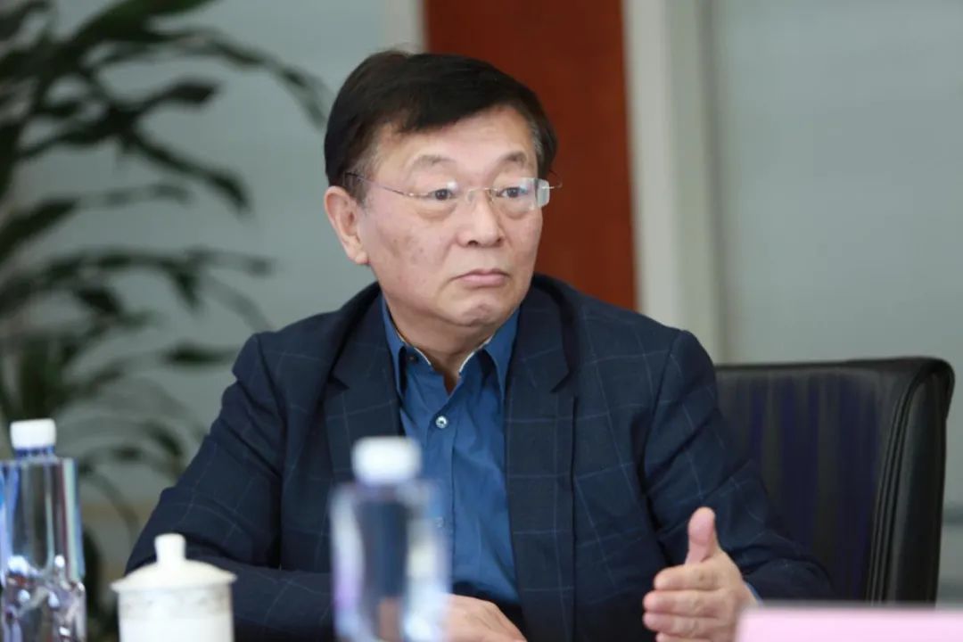 图/全国政协委员、北京医院原院长王建业在座谈会上发言