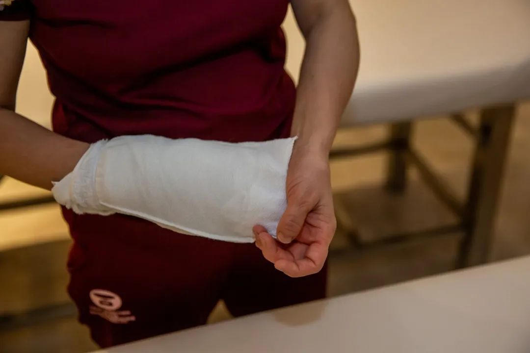 手起巾落20年的搓澡女工我挣得比男搓澡师傅更多