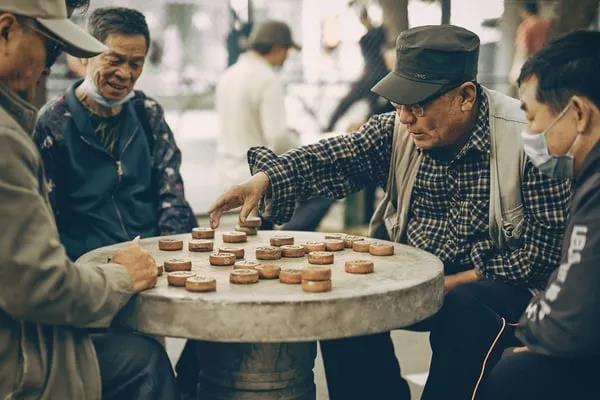 我国将进入中度老龄化阶段，意味着什么？ | 新京智库