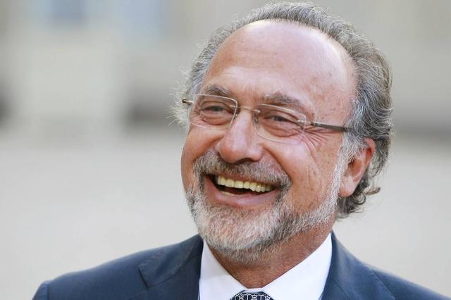 法亿万富翁、国会议员达索因直升机失事身亡 马克龙推文哀悼