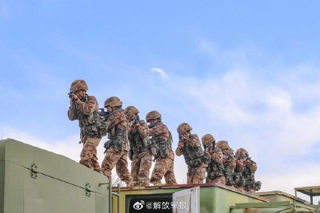 超飒高原侦察女兵训练酷图