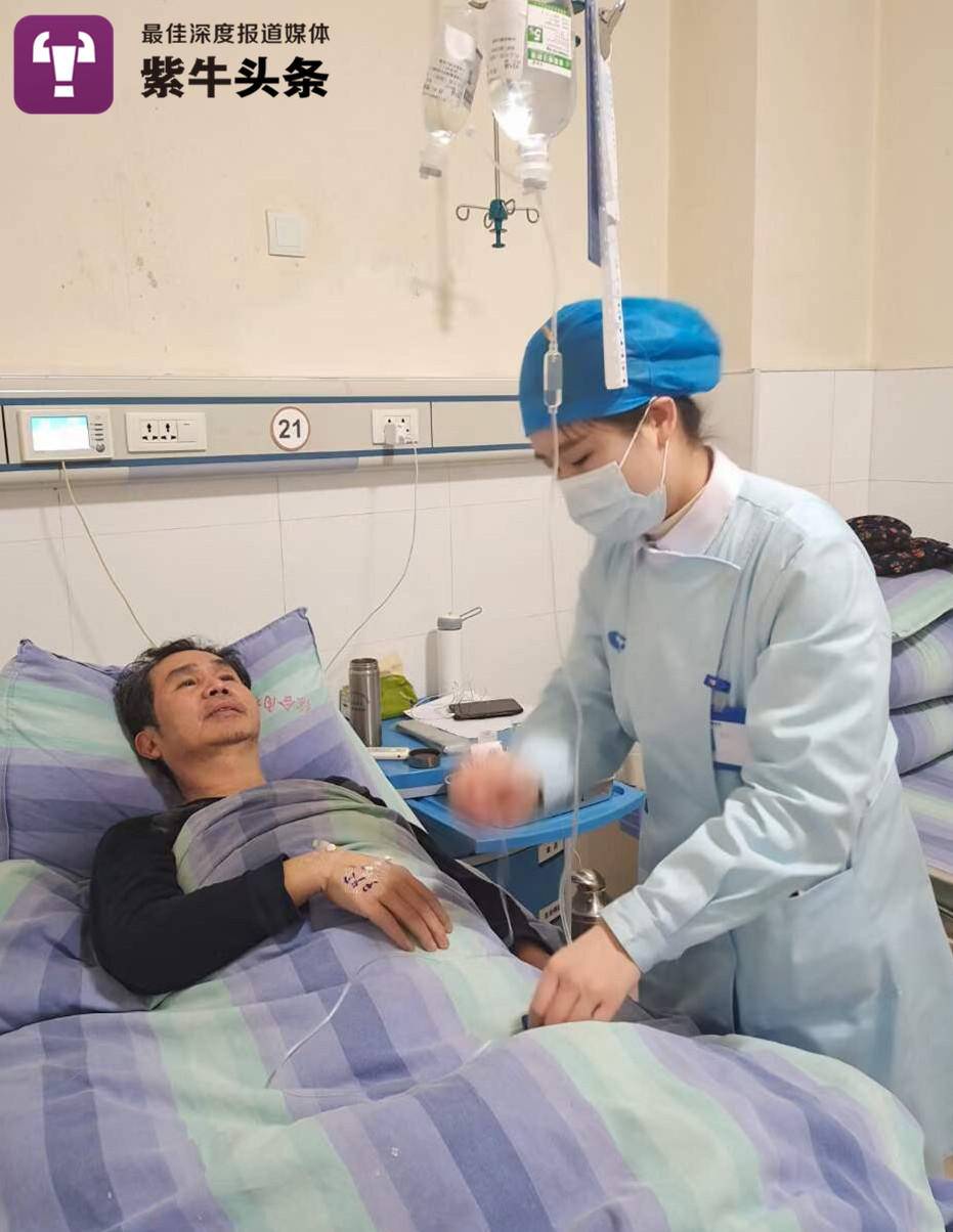 躺在病床上的李彬