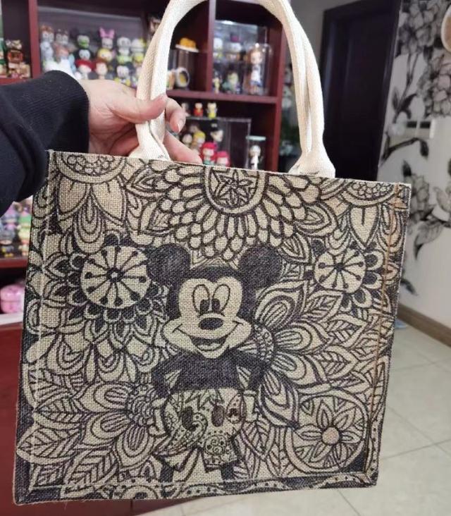 “全球唯一！”杭州男娃给妈妈送包包，上万网友炸锅：爱马仕丝巾都配不上啊休闲区蓝鸢梦想 - Www.slyday.coM