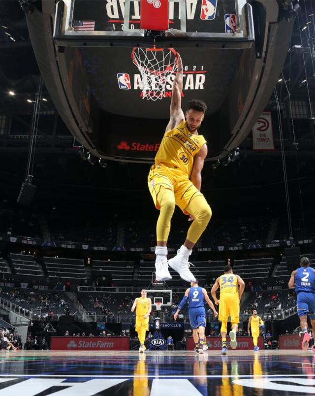 库里:我和利拉德,保罗讨论如何扣篮