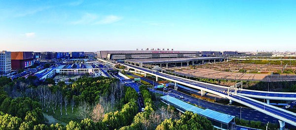 大虹桥升级全国人大代表上海虹桥商务区管委会主任陈靖信心满怀