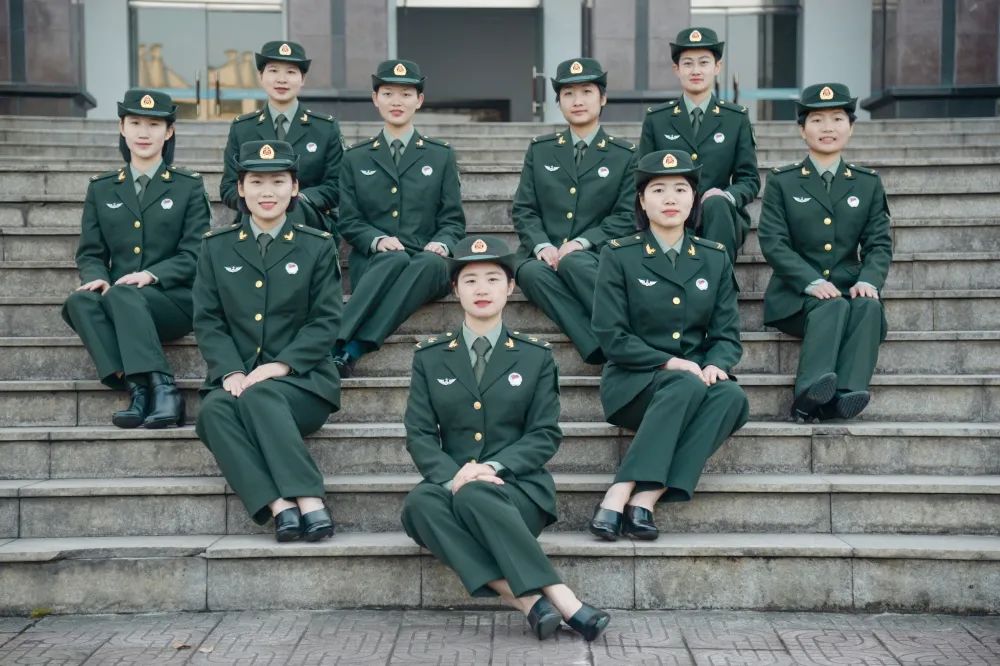 合格的解放军军人 在3月8日女神节之际 第72集团军某旅的女兵集体亮