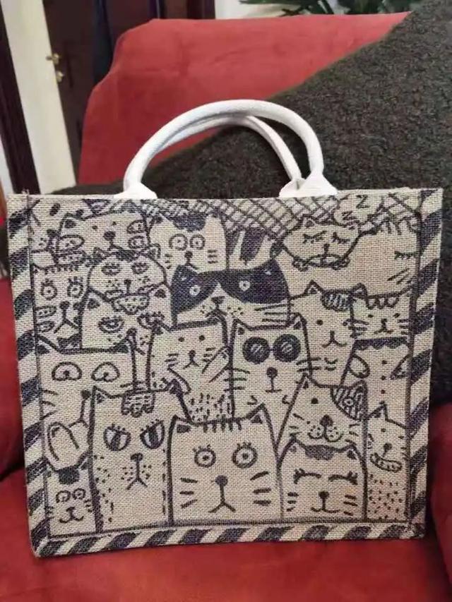 “全球唯一！”杭州男娃给妈妈送包包，上万网友炸锅：爱马仕丝巾都配不上啊休闲区蓝鸢梦想 - Www.slyday.coM