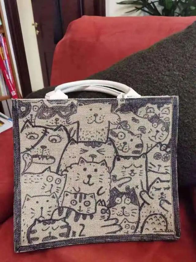 “全球唯一！”杭州男娃给妈妈送包包，上万网友炸锅：爱马仕丝巾都配不上啊休闲区蓝鸢梦想 - Www.slyday.coM