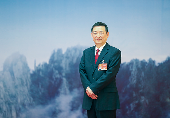 ↑全国人大代表、安徽省农科院副院长赵皖平。