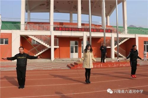 六道河中学开展庆三八妇女节跳绳活动