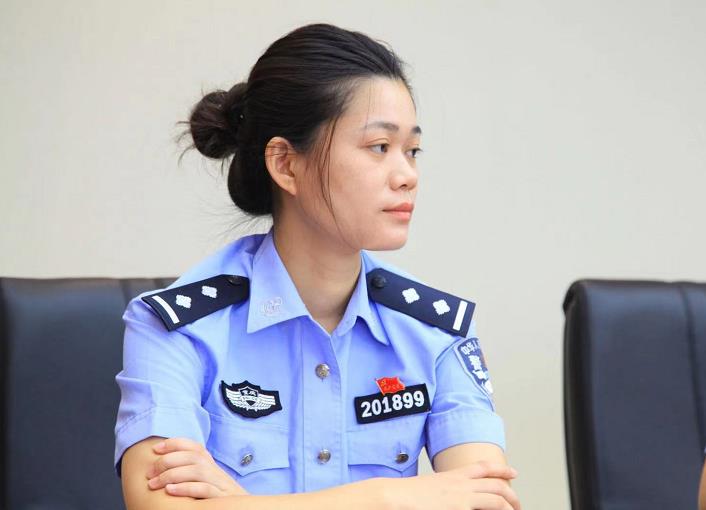在重庆市合川区公安局南津街派出所,有这么一位女民警——她外表文静