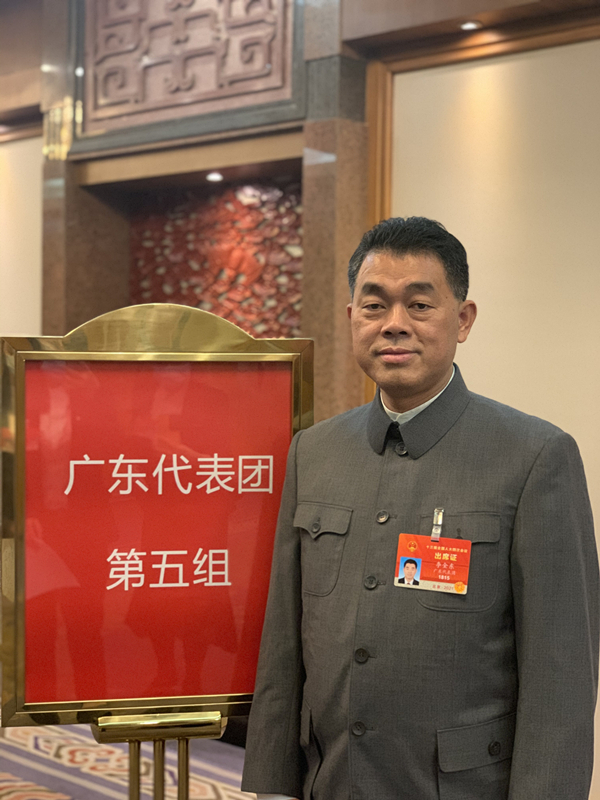 省汕尾市陆河县河口镇营下村党总支部书记,村委会主任李金东(资料图)