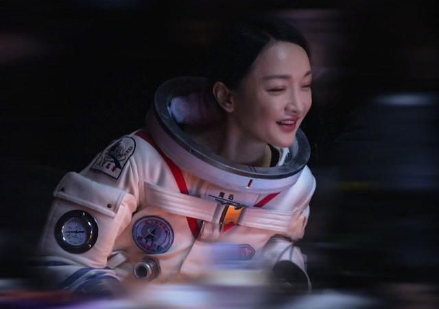 王一博老年装秒变校园风，时尚完成度果然靠脸？其实身材更重要休闲区蓝鸢梦想 - Www.slyday.coM