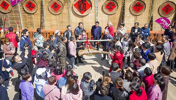 “小熊猫”当评委 ，村民成“大师” ！笋王争霸全竹宴“点燃”宁海小山村