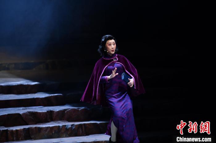 大型革命历史川剧《烈火中永生》在蓉上演