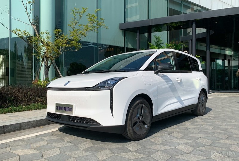 一汽奔腾e05亮相 面向网约车市场/共推五款车型