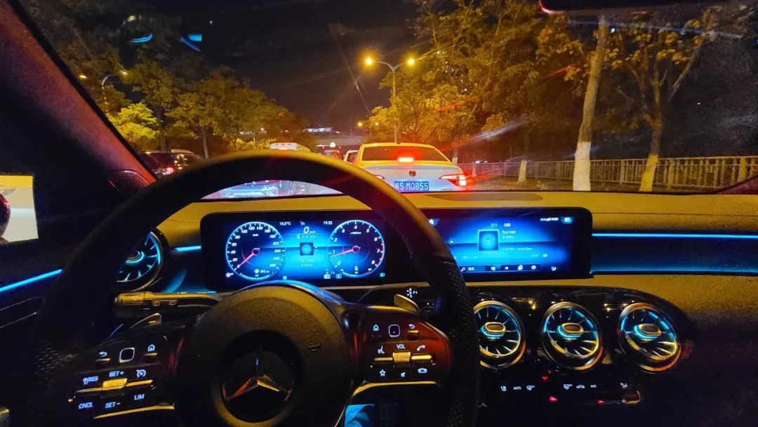 【验车官x】小姐姐小哥哥通吃 试驾奔驰cla猎装车