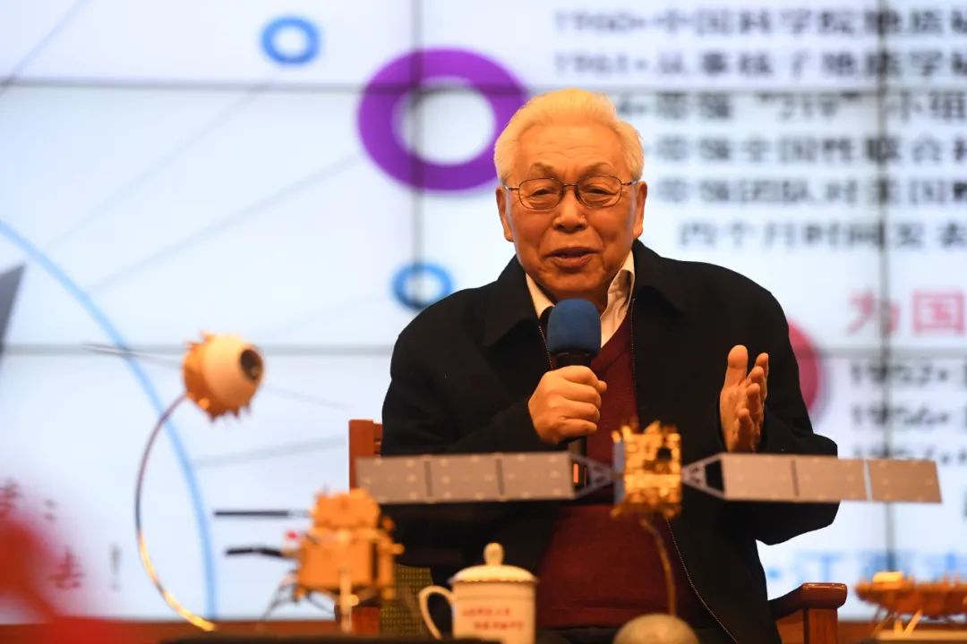 3月1日，中国探月工程首任首席科学家欧阳自远院士为学子讲述中国航天故事 图片来源：人民视觉