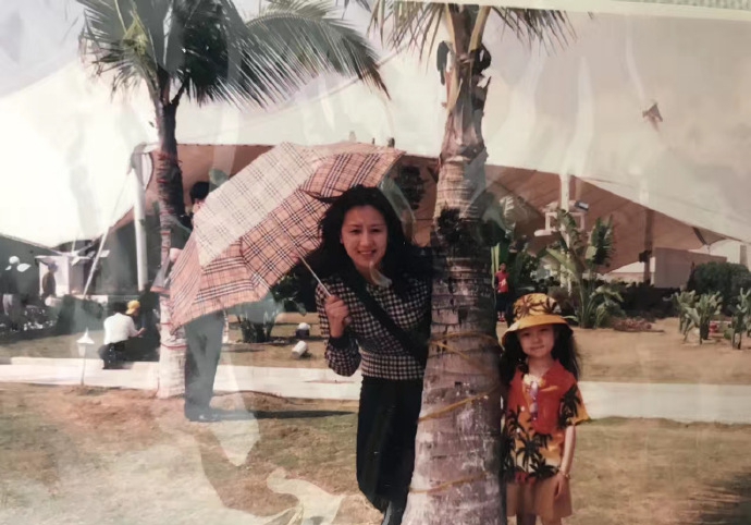 孙千晒妈妈高颜值旧照真好看