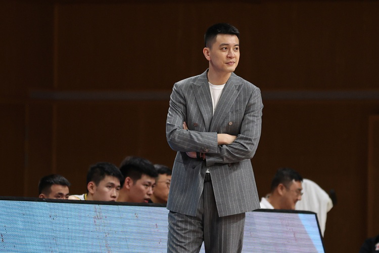 杨鸣:艾伦需要慢慢调整 弗格对辽宁是补强 泰勒状态仍待考究