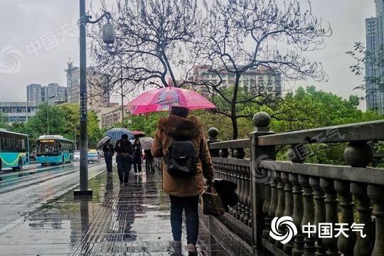 江南局地暴雨来袭 北方雨雪降温齐至|新疆|大雨|雨雪_新浪新闻