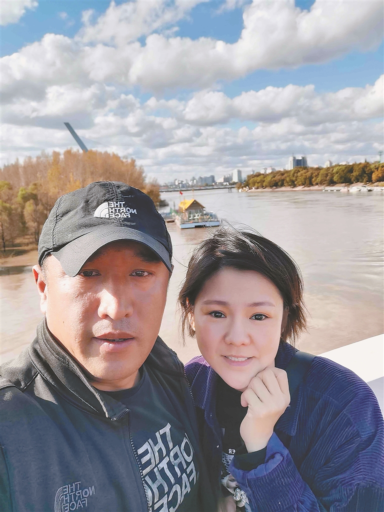 赵永涛与妻子31日,记者几经辗转联系到赵永涛,听他还原了事发现场的