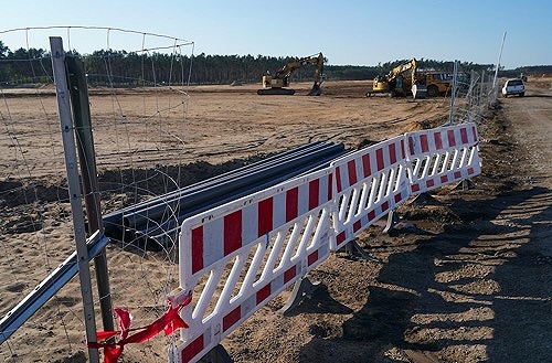 德国超级工厂建设频繁受阻，特斯拉痛批当地相关部门效率低