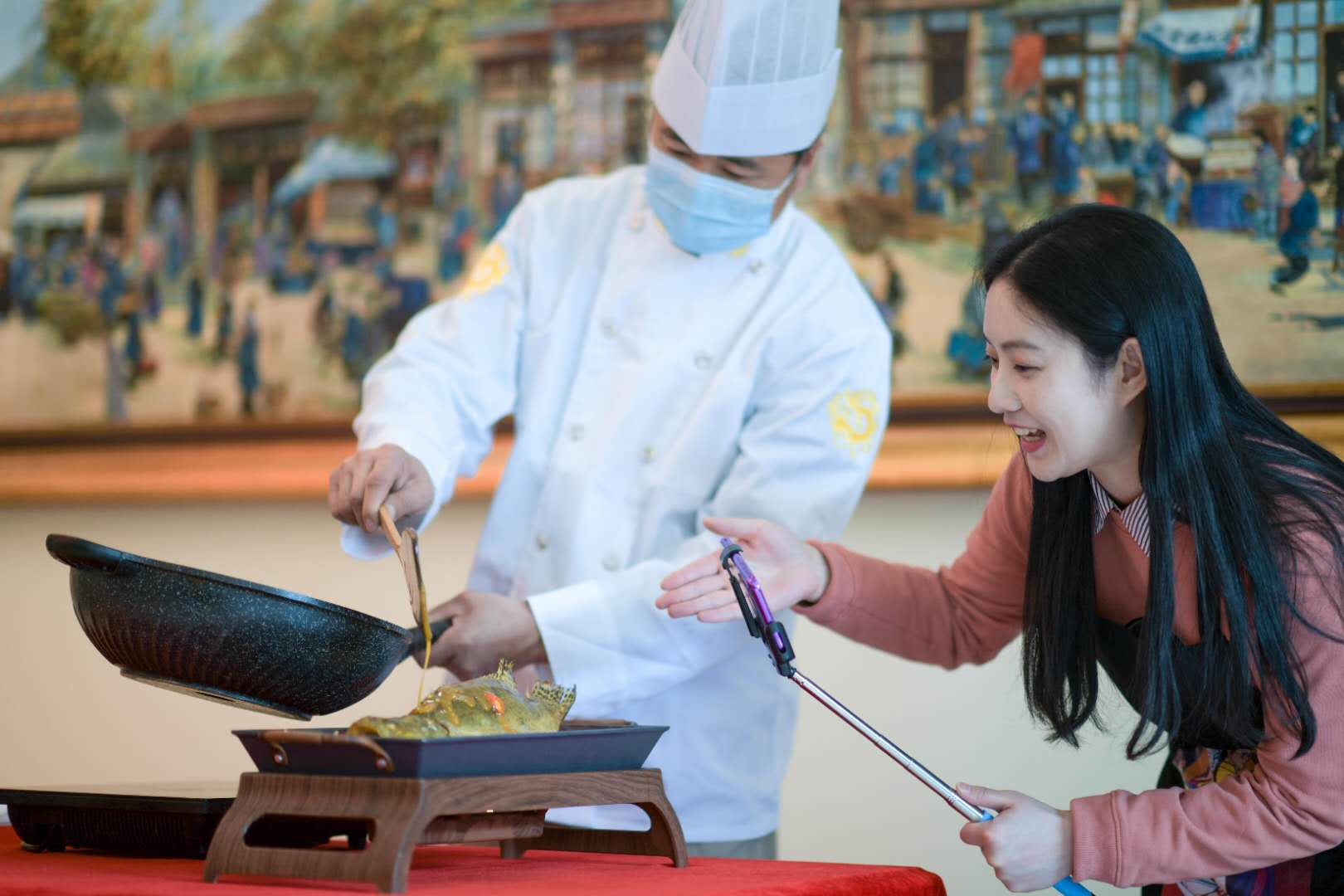 在"触网"的过程中,王致和也迈出了从"老国货"向"新国潮"华丽转身的