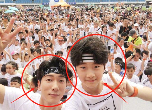 张亮儿子近照曝光,13岁天天大长腿吸睛,脸部发腮撞脸易烊千玺