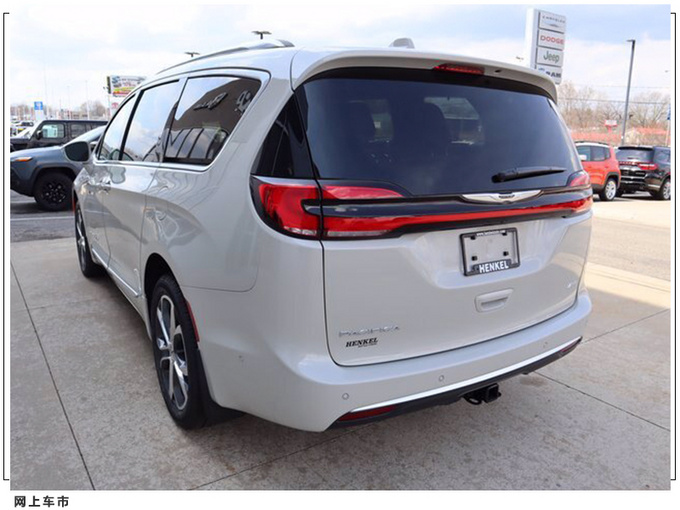 克莱斯勒大捷龙实拍曝光!换新前脸造型,后排带娱乐系统-新浪汽车