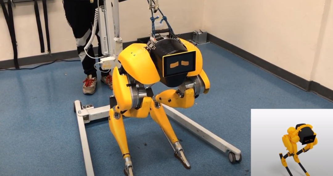 24岁浙大毕业生研发两足机器人已学会蹲伏走路和载重走路应用于最后一