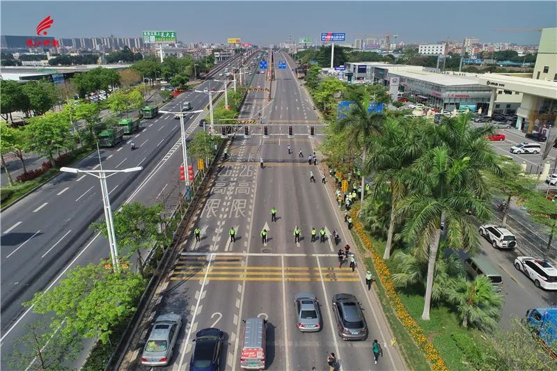 直击谢叠大桥旧桥封桥首日出现排队现象暂未拥堵