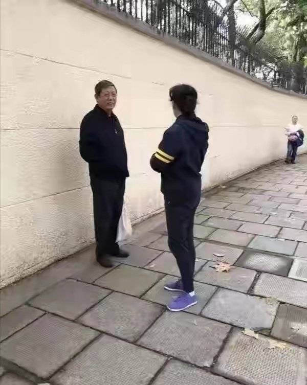 上海市原市长杨雄逝世,曾多次现身街头购物,被赞没有官架子|杨雄|上海市|上海|委员会副主任|市长|逝世|计委|处长|干部|等级|浙江|华山_新浪新闻