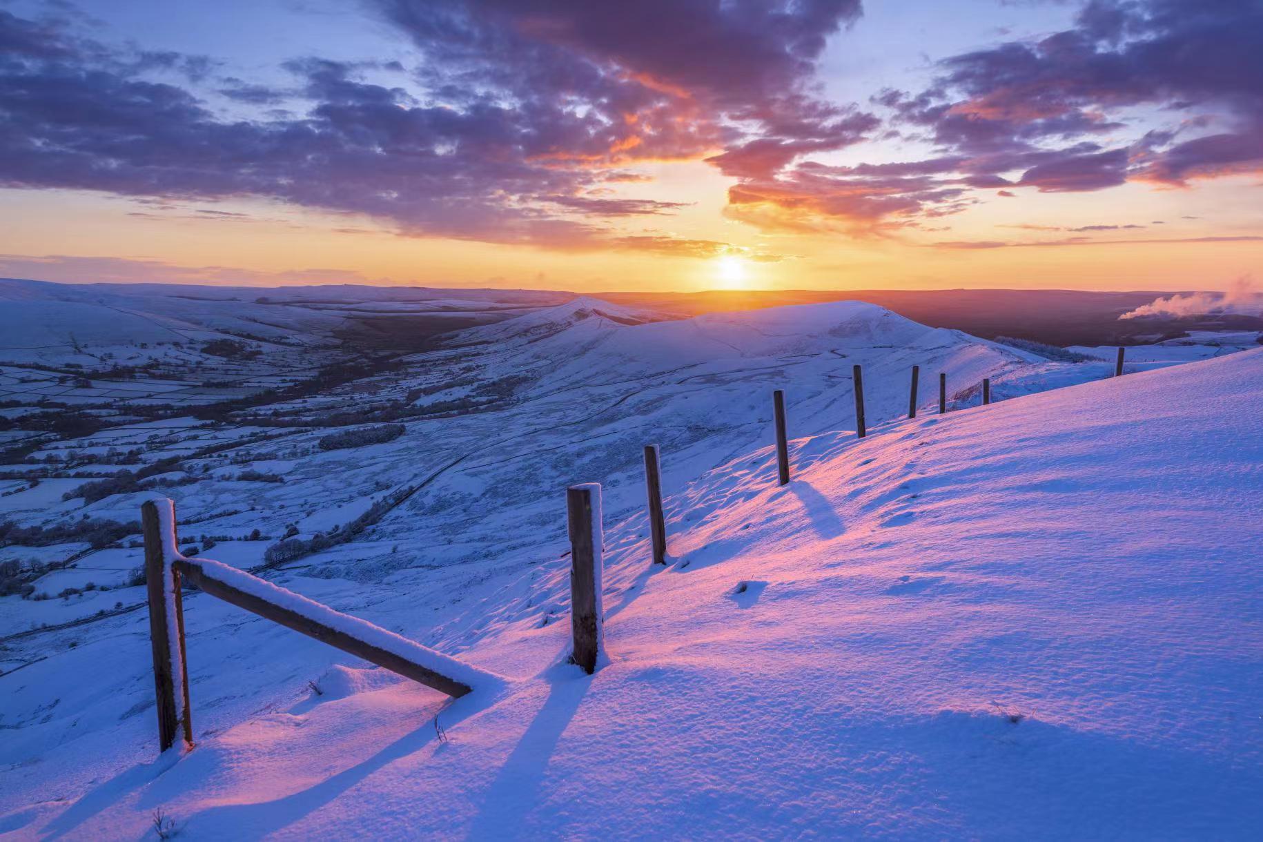 英国德比郡峰区日出风光壮美雪景宛若奇幻世界